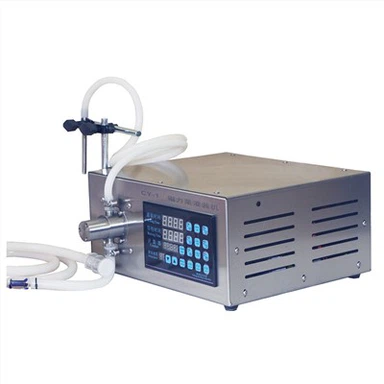 Μικρή μηχανή πλήρωσης μπουκαλιών με υγρό νερό κρασιού